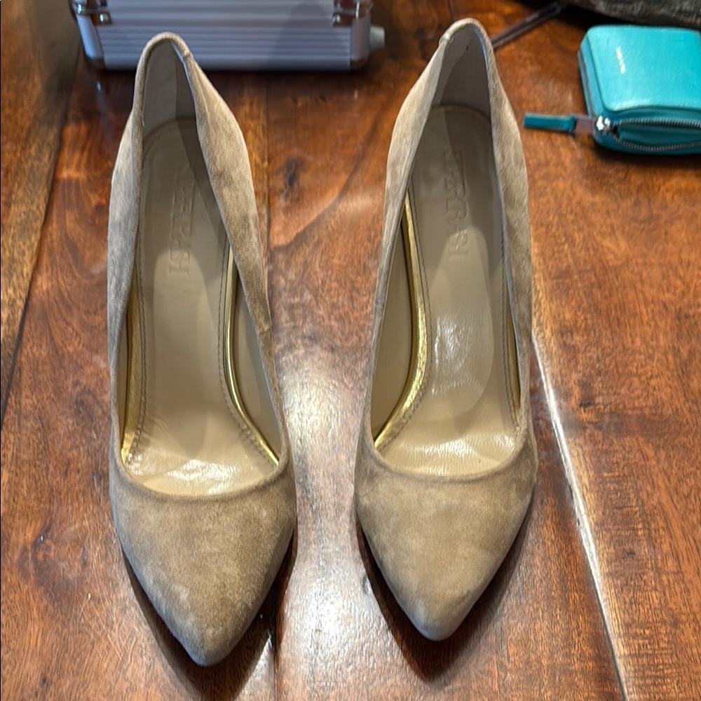 Elegant Beige Pumps